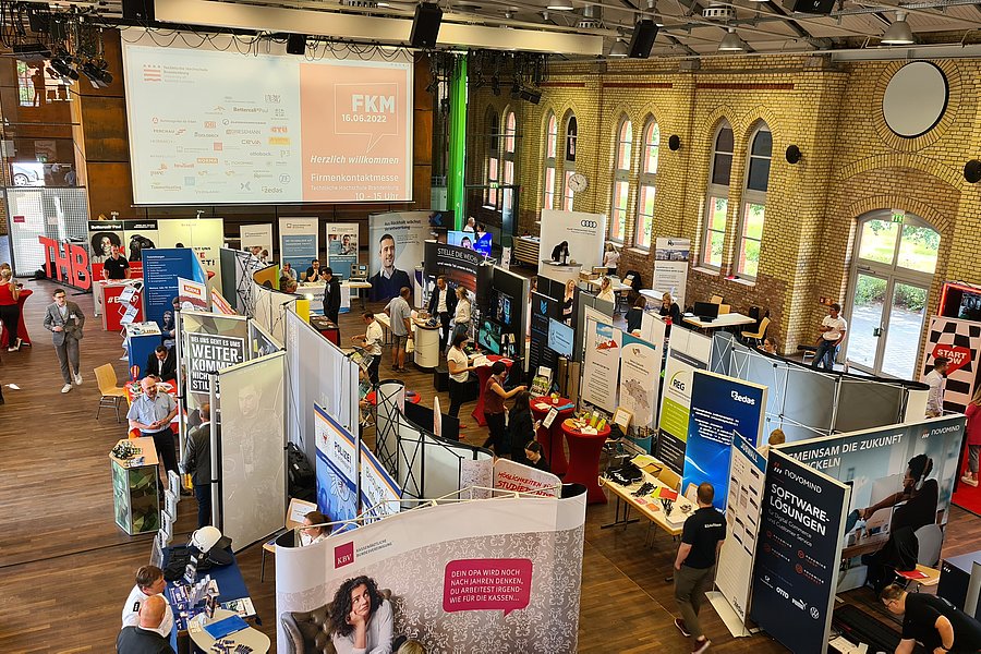 Blick ins Audimax der Technischen Hochschule Brandenburg zur Firmenkontaktmesse