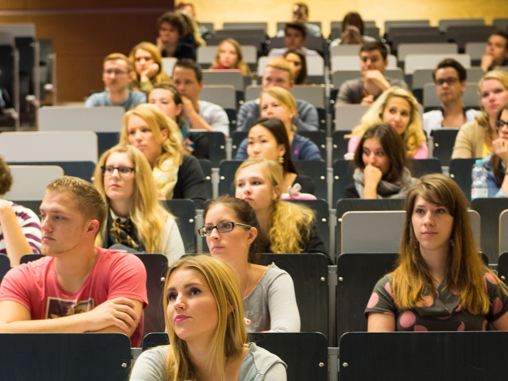 Studierende in Hörsaal