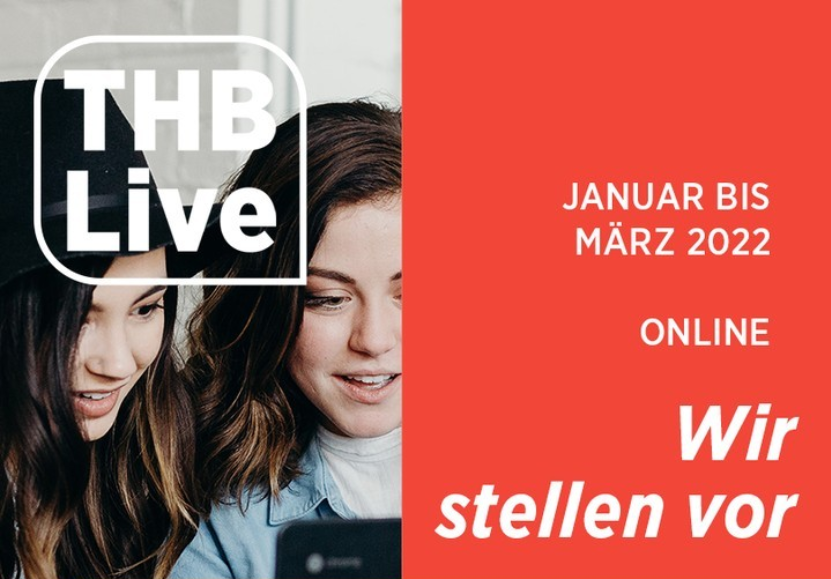 Zwei Studentinnen schauen auf einen Bildschirm